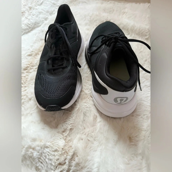 Lululemon Women's Blissfeel Running Shoe - Picture 2 of 6